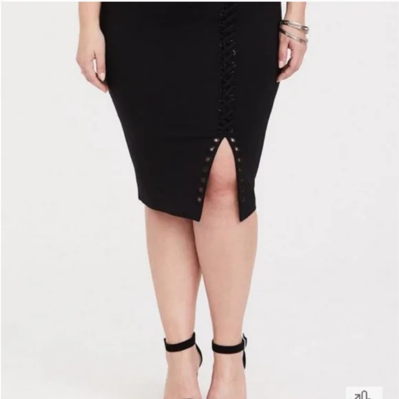 Elegant Black Lace-Up Skirt - Picture 1 of 6
